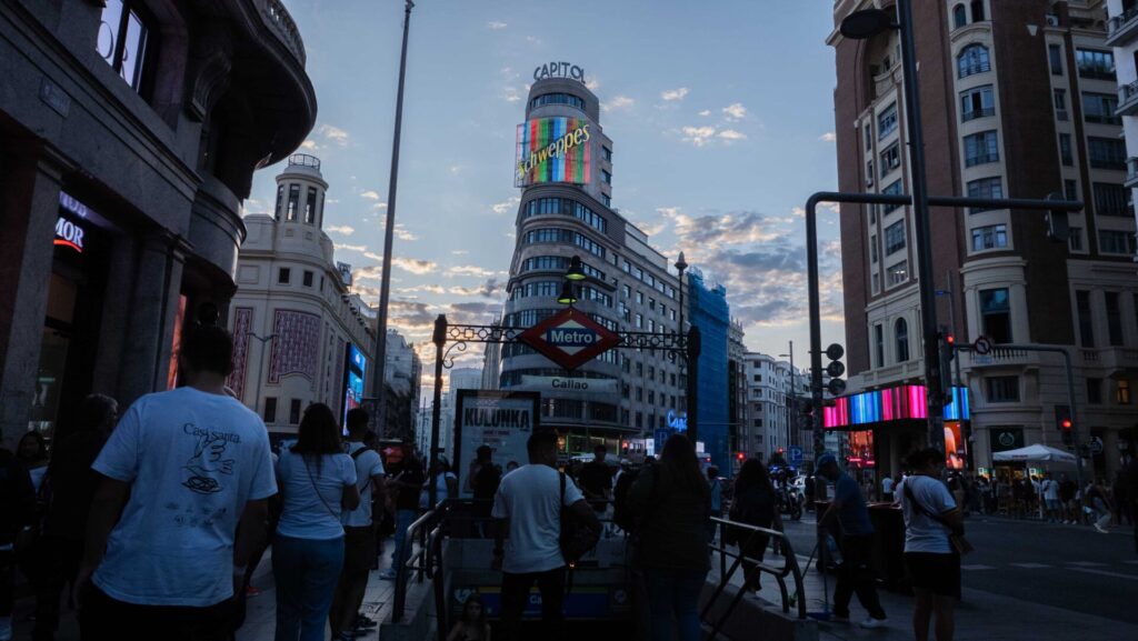 Las patrullas ciudadanas que se organizan en España contra carteristas y migrantes.